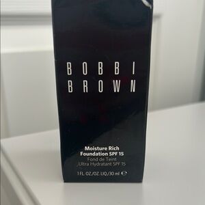 Bobbi Brown Moisture Rich Foundation SPF 15